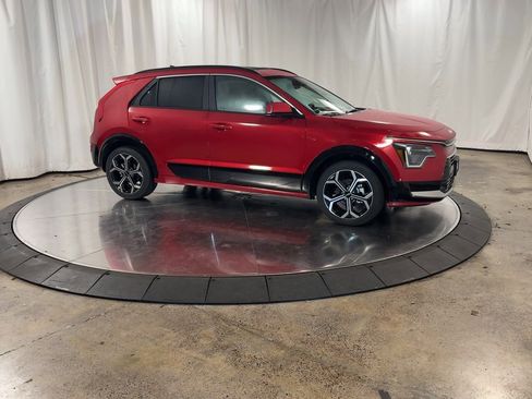 Certified 2025 Kia Niro EX Touring image 3