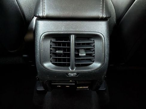 Used 2019 Jeep Cherokee Limited image 27