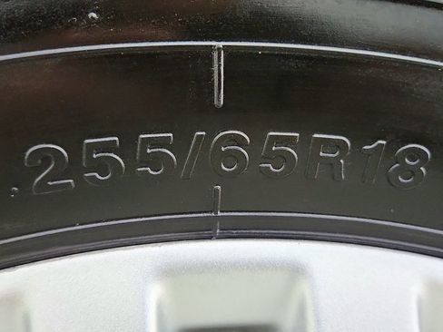 Used 2022 Ford Explorer XLT AWD/4WD image 36