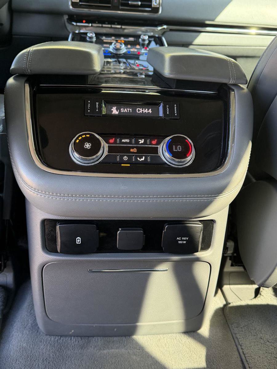 Used 2019 Lincoln Navigator L Select w/ Cargo Package AWD/4WD image 18