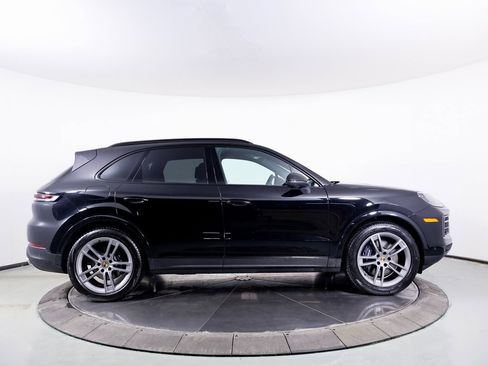 Used 2025 Porsche Cayenne image 28