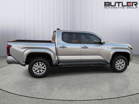 Certified 2024 Toyota Tacoma SR5 AWD/4WD image 7