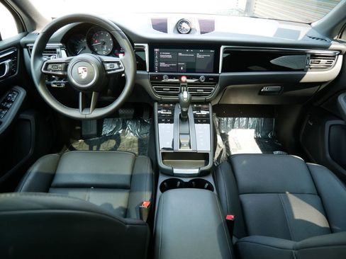 New 2025 Porsche Macan image 8