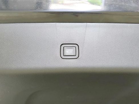 Used 2023 Chevrolet Traverse RS AWD/4WD image 22