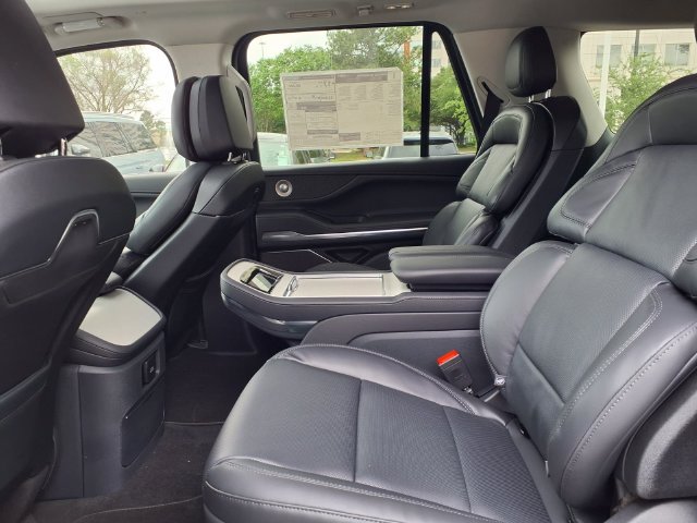 New 2026 Lincoln Navigator Reserve AWD/4WD image 8