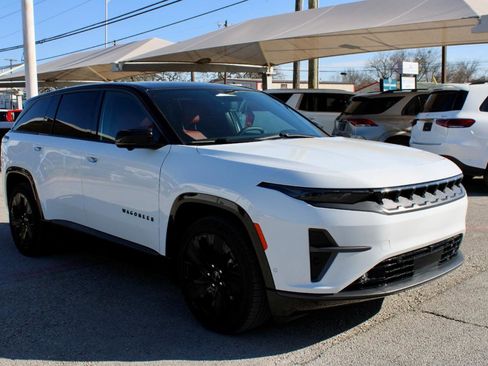 Used 2024 Jeep Wagoneer Launch Edition image 2