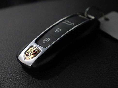 Certified 2025 Porsche Cayenne Coupe AWD/4WD image 43