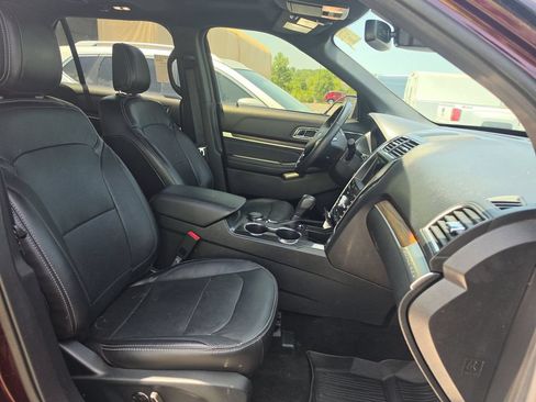 Used 2018 Ford Explorer Limited w/ Equipment Group 301A AWD/4WD image 12
