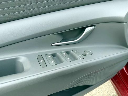 Certified 2024 Hyundai Elantra SE FWD image 23