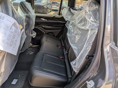 New 2026 Jeep Grand Cherokee Limited AWD/4WD image 13