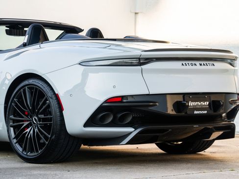Used 2023 Aston Martin DBS Volante image 32