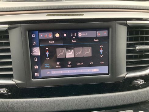 Used 2023 Chrysler Voyager LX image 38