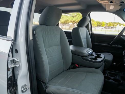 Used 2018 RAM 2500 Tradesman w/ Chrome Appearance Group image 34