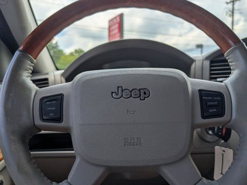 Used 2006 Jeep Grand Cherokee Overland w/ Skid Plate Group AWD/4WD image 15