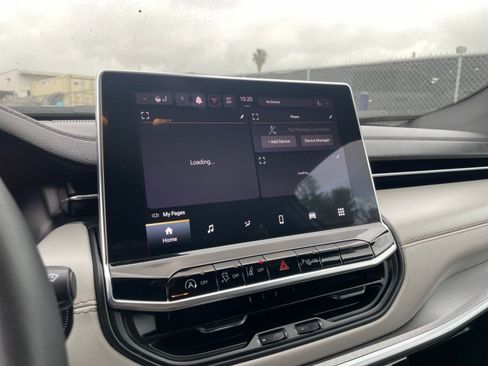 Used 2025 Jeep Compass Limited image 21