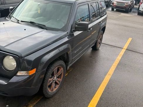 Used 2014 Jeep Patriot Latitude w/ Sun/Sound Group AWD/4WD image 3