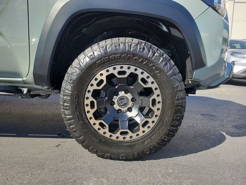 Used 2022 Toyota Tacoma TRD Off-Road w/ TRD Premium Off Road Package image 6