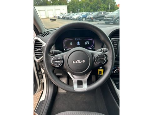 Used 2023 Kia Soul LX w/ LX Technology Package image 18