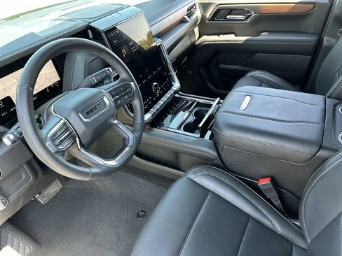 Used 2025 GMC Yukon XL Denali w/ Sun & Power Step Package AWD/4WD image 10