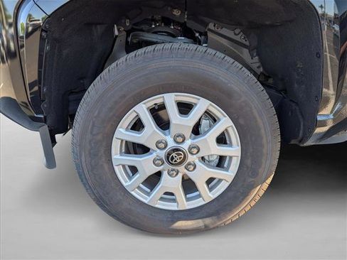 Certified 2025 Toyota Tacoma SR5 AWD/4WD image 29