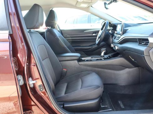 Used 2024 Nissan Altima 2.5 SV FWD image 22