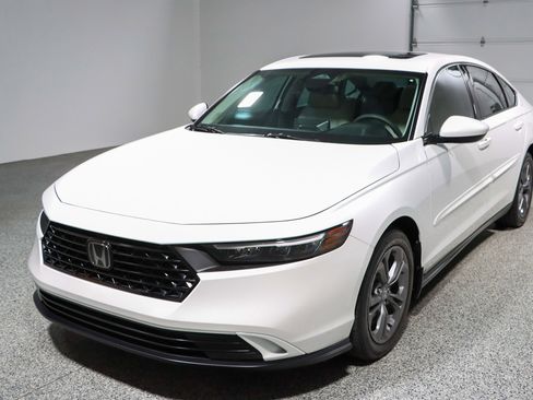 Used 2023 Honda Accord EX image 30