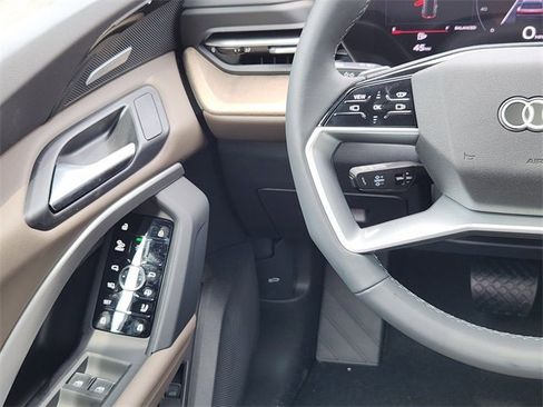 New 2025 Audi Q5 2.0T Premium Plus w/ Premium Plus image 26
