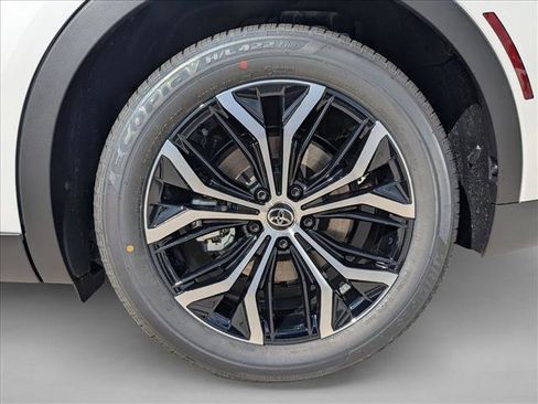 New 2026 Toyota Crown XLE image 10