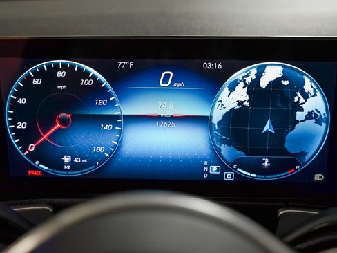 Certified 2022 Mercedes-Benz GLB 250 w/ Premium Package Lite image 17