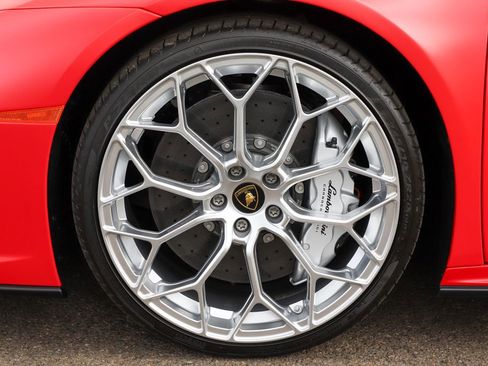 Used 2024 Lamborghini Huracan EVO image 12