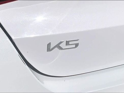Used 2023 Kia K5 LXS image 32