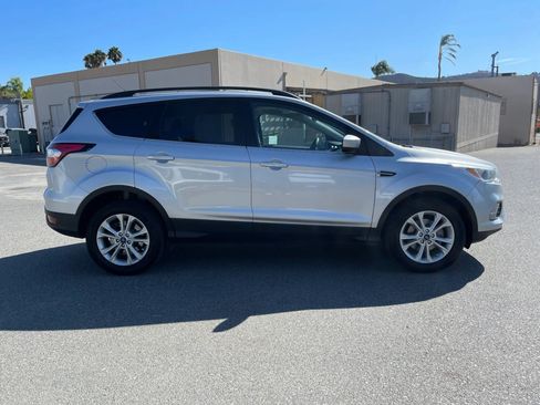 Used 2018 Ford Escape SE FWD image 4