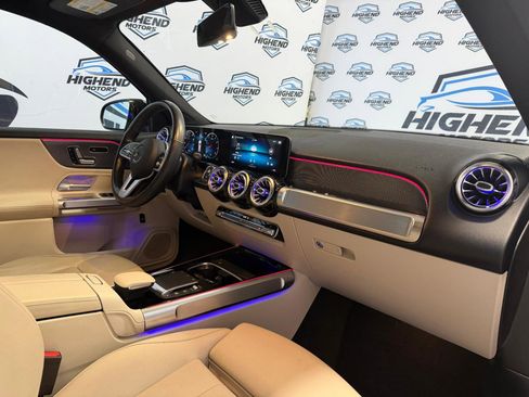 Used 2021 Mercedes-Benz GLB 250 4MATIC w/ Premium Package image 31