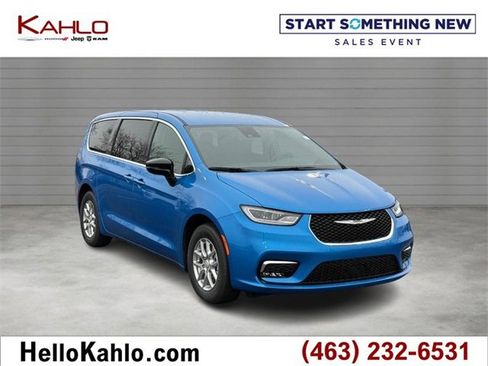 New 2026 Chrysler Pacifica Select image 1