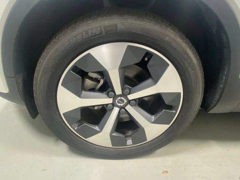 Used 2023 Volvo XC40 B5 Plus w/ Driver Assist Package AWD/4WD image 5