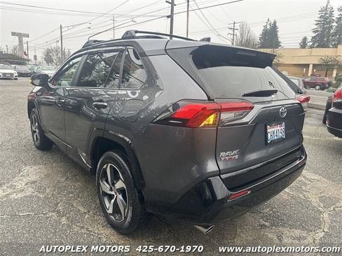 Used 2023 Toyota RAV4 SE image 5