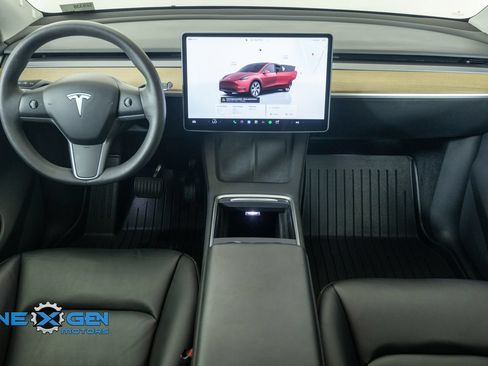 Used 2022 Tesla Model Y Long Range AWD/4WD image 28