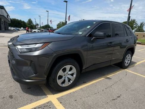 Used 2023 Toyota RAV4 LE AWD/4WD image 4
