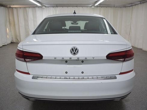 Used 2021 Volkswagen Passat 2.0T SE image 5