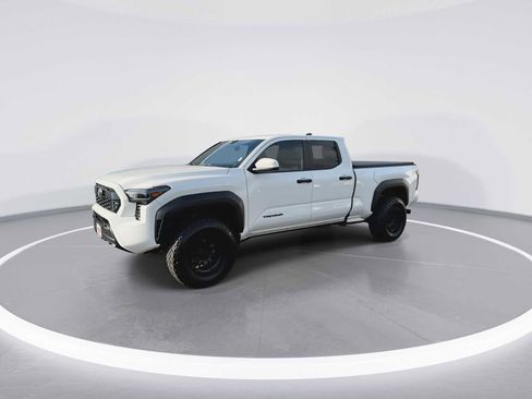 Used 2024 Toyota Tacoma TRD Off-Road image 4