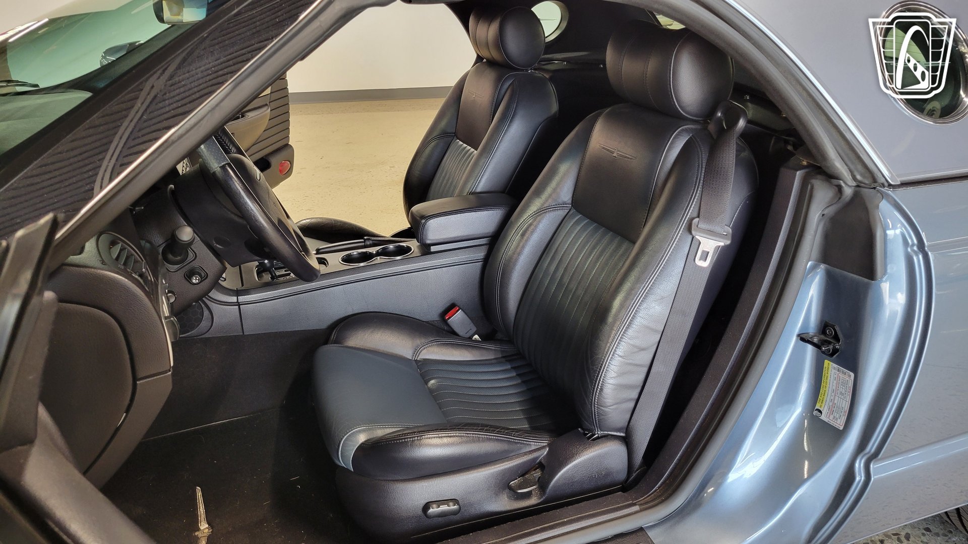 Used 2005 Ford Thunderbird RWD image 12