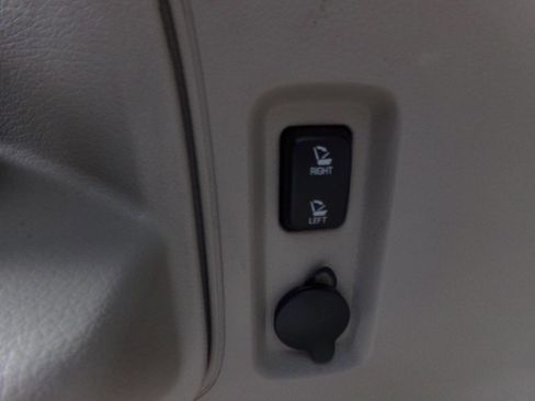 Used 2012 Lincoln MKX FWD image 25