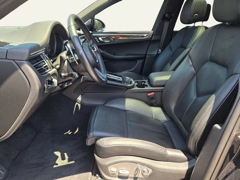Used 2024 Porsche Macan AWD/4WD image 30