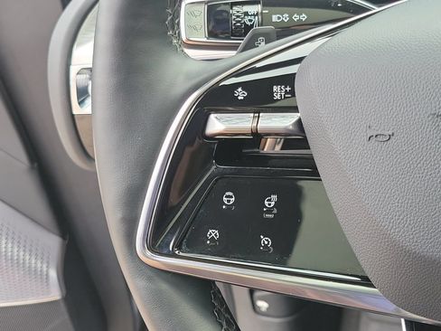 Used 2023 Cadillac Lyriq AWD image 24