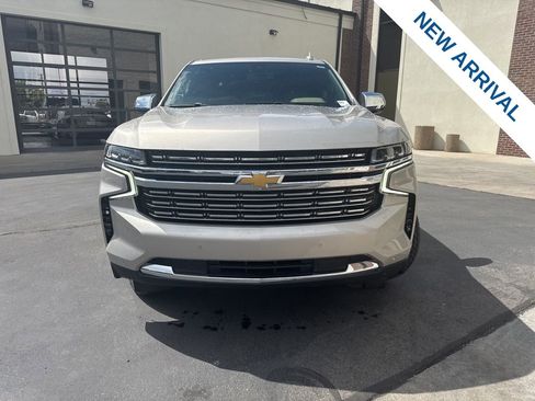 Used 2022 Chevrolet Suburban Premier AWD/4WD image 2