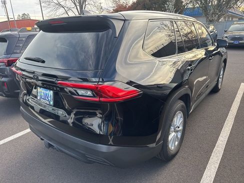 Used 2024 Toyota Grand Highlander XLE image 3