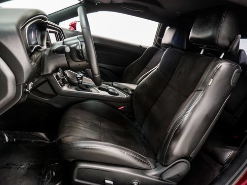 Used 2019 Dodge Challenger GT w/ Plus Package RWD image 6