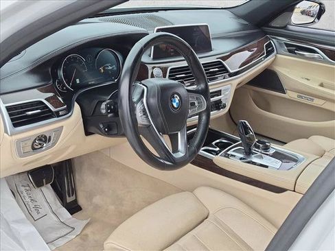 Used 2018 BMW 740i RWD image 9