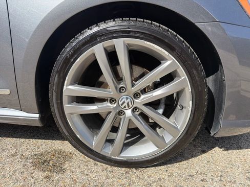Used 2017 Volkswagen Passat 1.8T R-Line image 7