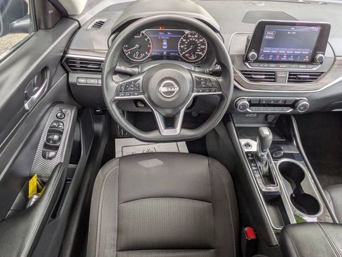 Used 2024 Nissan Altima 2.5 SV FWD image 14
